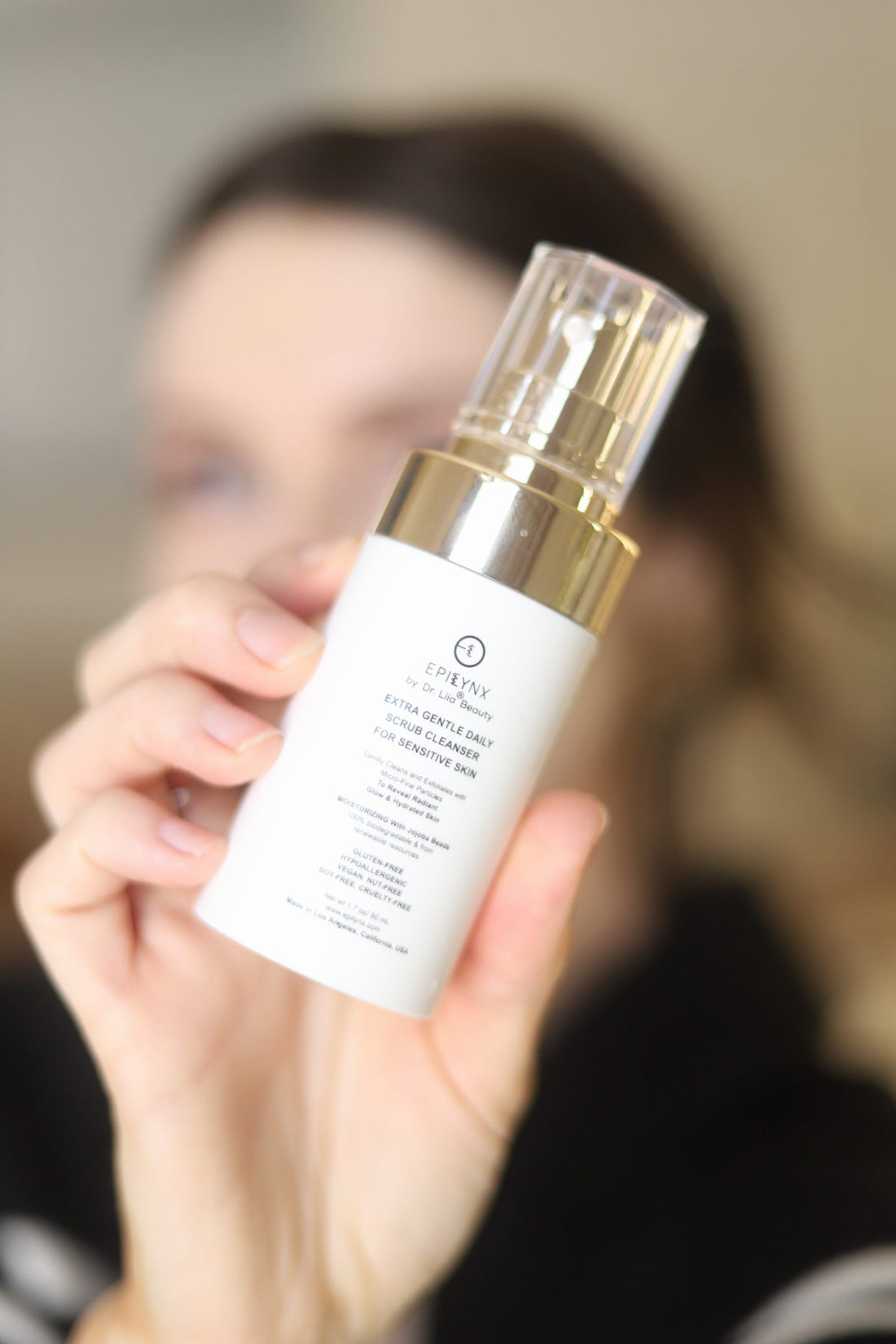 Gentle Exfoliating Face Scrub with Hyaluronic Acid Aloe Jojoba