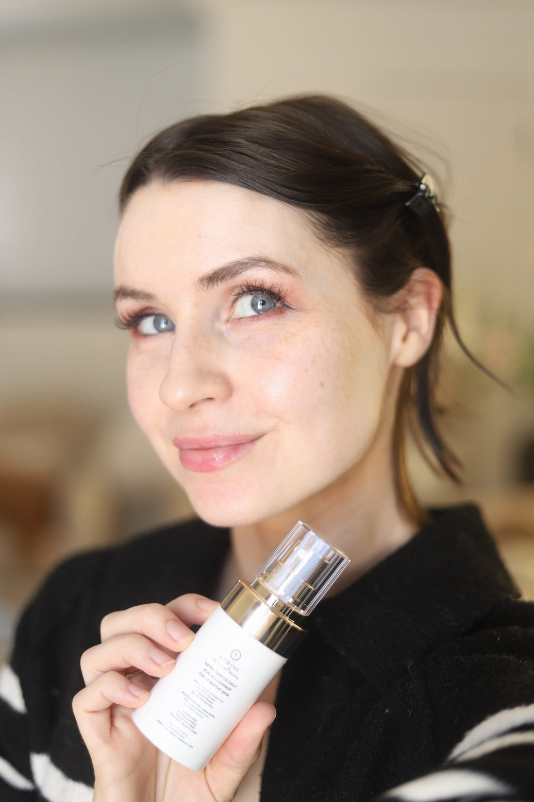 Gentle Exfoliating Face Scrub with Hyaluronic Acid Aloe Jojoba