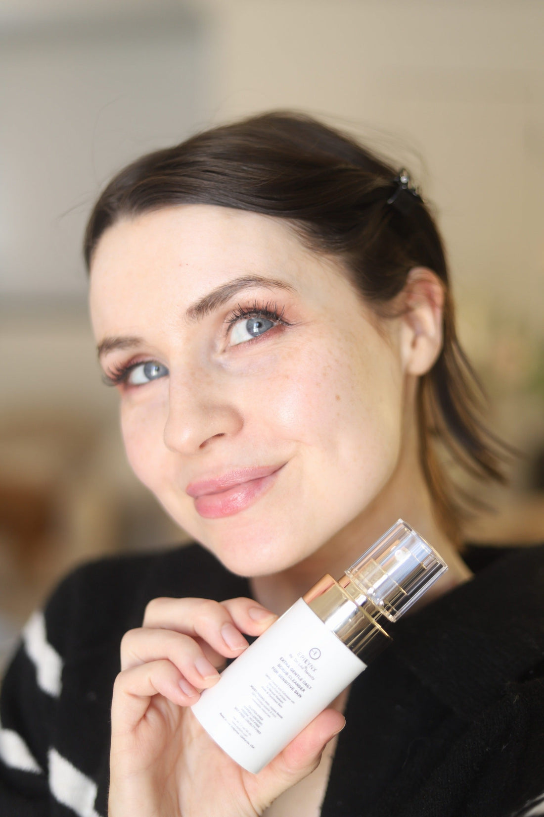 Gentle Exfoliating Face Scrub with Hyaluronic Acid Aloe Jojoba
